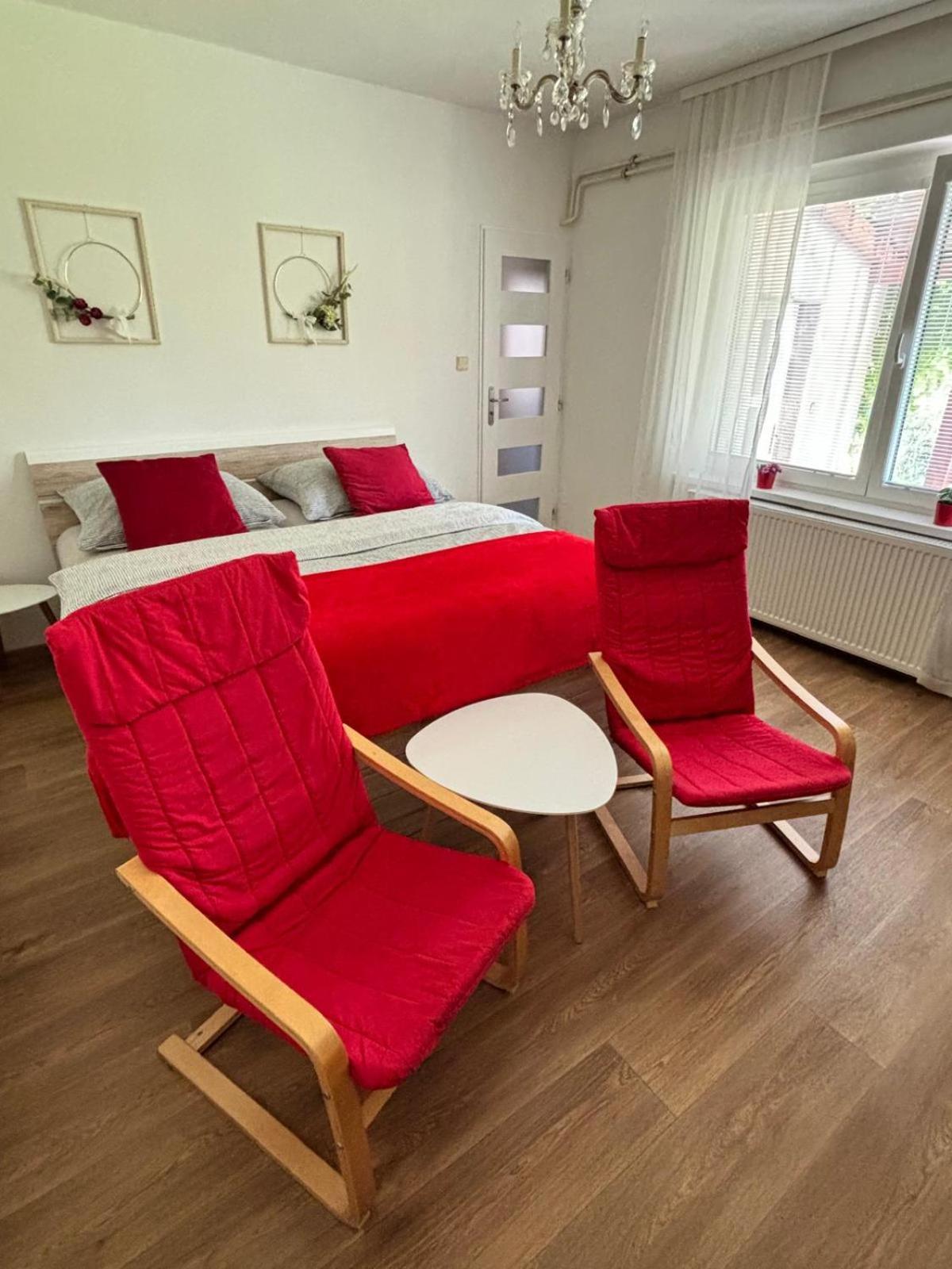 Apartman Vendy การ์โลวีวารี ภายนอก รูปภาพ