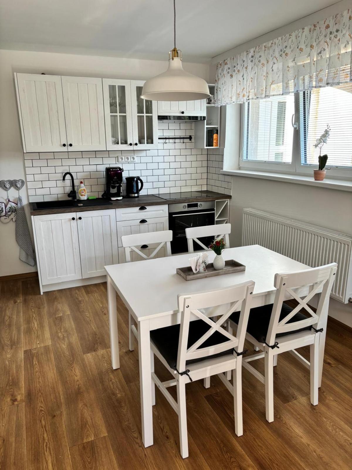 Apartman Vendy การ์โลวีวารี ภายนอก รูปภาพ